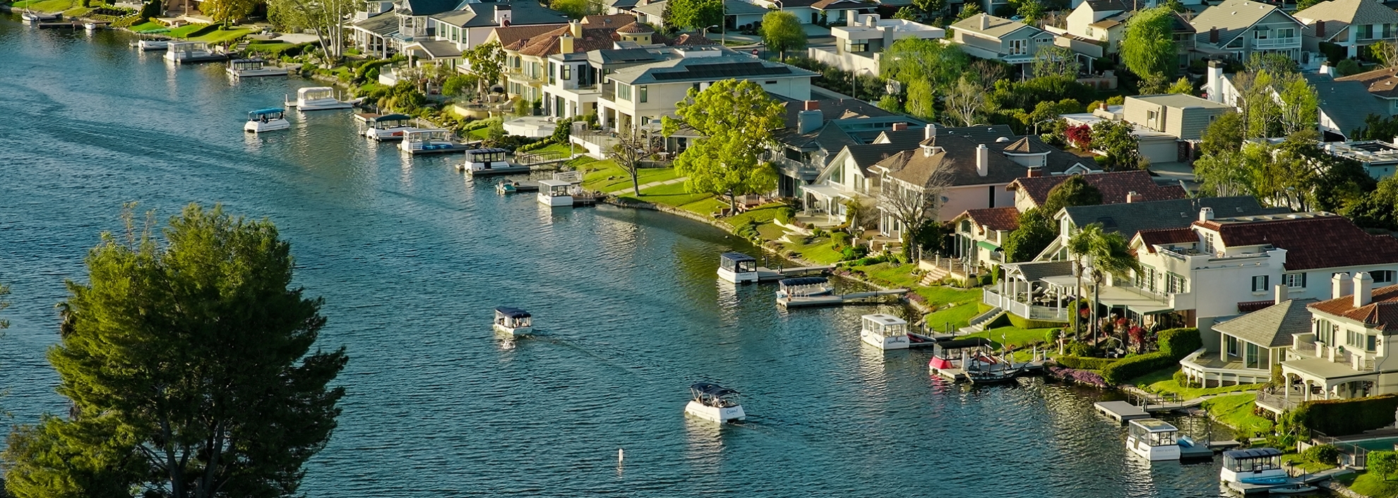 boats-on-water